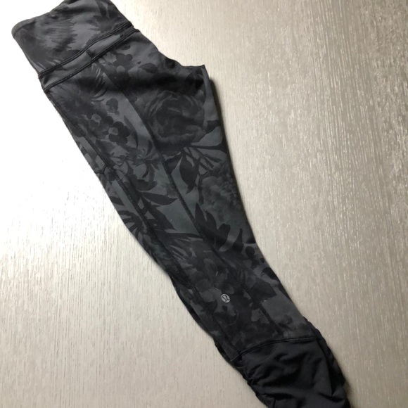 Lululemon Practice Daily Crop
Brisk Bloom Black - Picture 12 of 12